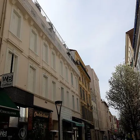 Apartment In The Heart Of *